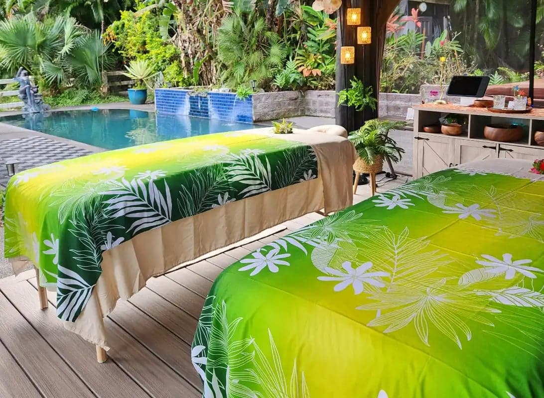 *Couples Lomilomi Massage* with Malama Honua Massage Therapy.